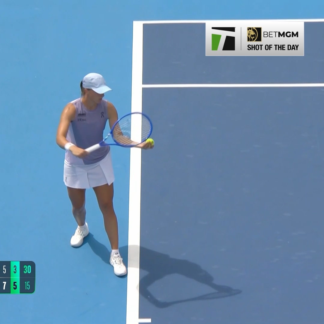 Swiatek could simply do no wrong ๐โโ๏ธ Iga earns our BetMGM ๐ฆ shot of the day! #CincyTennis