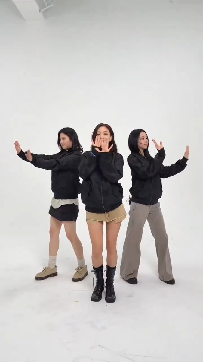 Can’t thank you enough for all the love you’ve given to #TAKEDOWN!🫶🏻 Who’s got it on repeat? 👀 #TWICE #트와이스 #JEONGYEON #정연 #JIHYO #지효 #CHAEYOUNG #채영