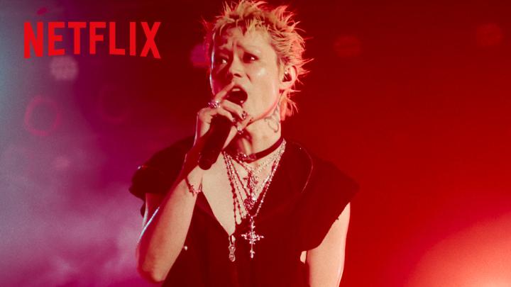 真崎桐哉（菅田将暉）と有栖川真広（レイニ）によるユニット OVER CHROMEの「Turbulence」ライブパフォーマンス。 会場を熱狂の渦に飲み込む、その圧倒的なステージに"喰われた”朱音（宮﨑優）はこの表情😯 #グラスハート #GlassHeart