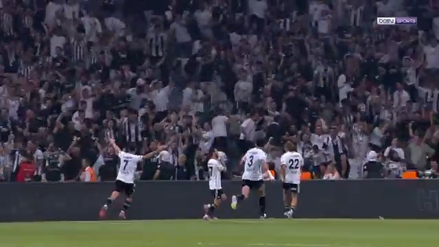 Beşiktaş'ın son dakikadaki galibiyet golünün ardından yaşananlar.