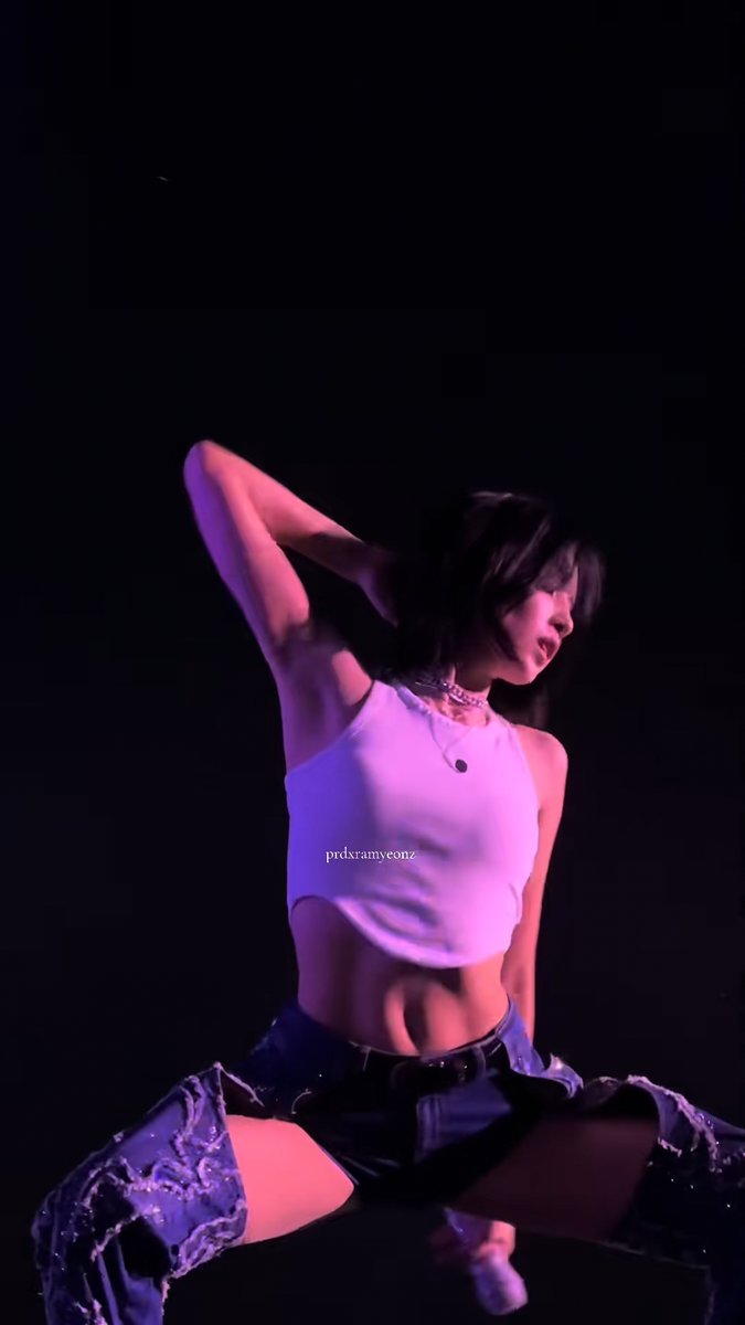 RIGHT HAND GIRL MINA IS UNREAL