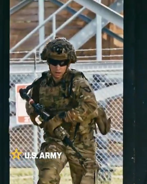 Marksmanship under pressure. 101st Airborne Div. Soldiers test their skills and resilience in a challenging stress shoot, demonstrating combat readiness and dedication. 🎥 Staff Sgt. Vincent Levelev