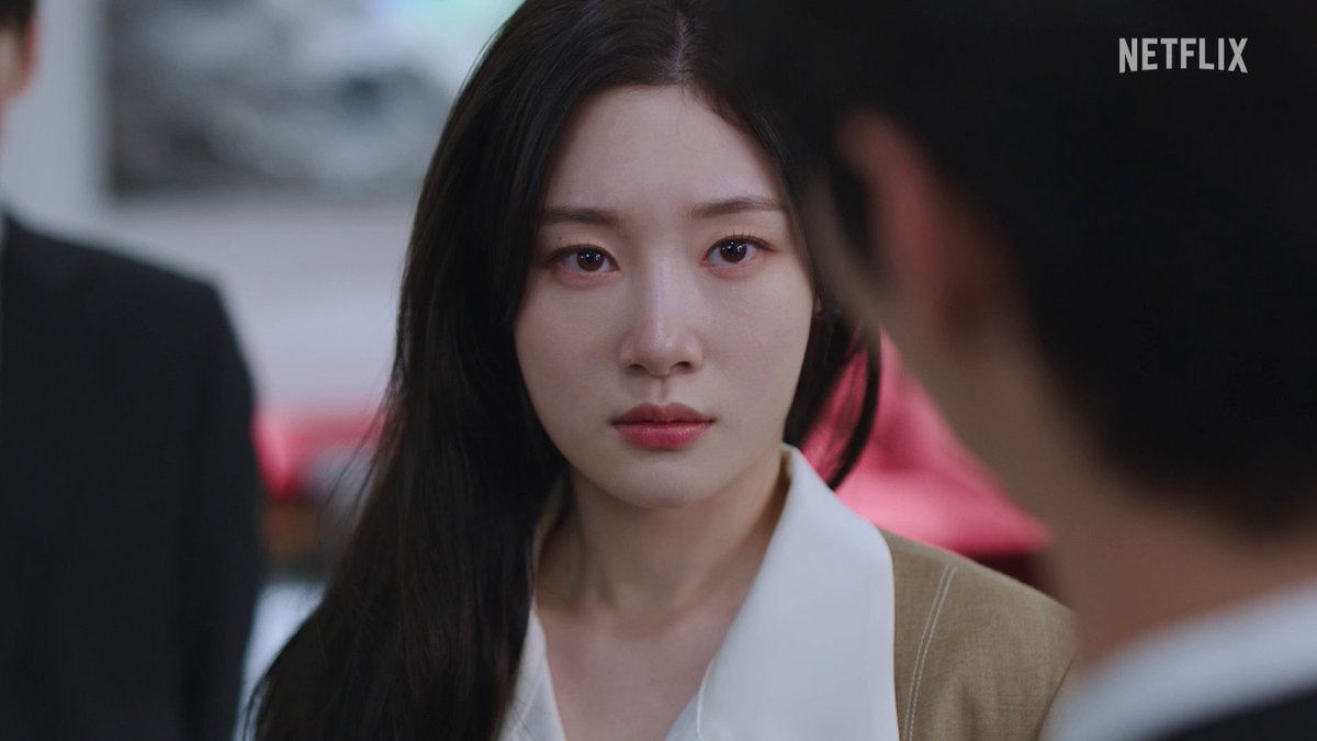 he has no business ruining her ponytail like that #BeyondTheBar #LeeJinWook #이진욱 #JungChaeyeon #정채연 #LeeHakjoo #이학주 #KangSangJoon #강상준