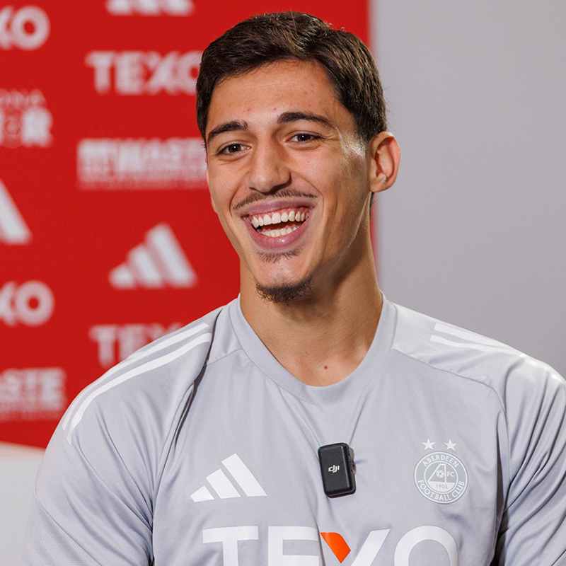 🤝 Why the Dons is right for him 🇮🇹 AC Milan with Ibrahimović 🔴 Playing in front of the Red Army ❤️ Loving Aberdeen already RedTV subscribers can watch an exclusive interview with Marko Lazetić now ⤵️