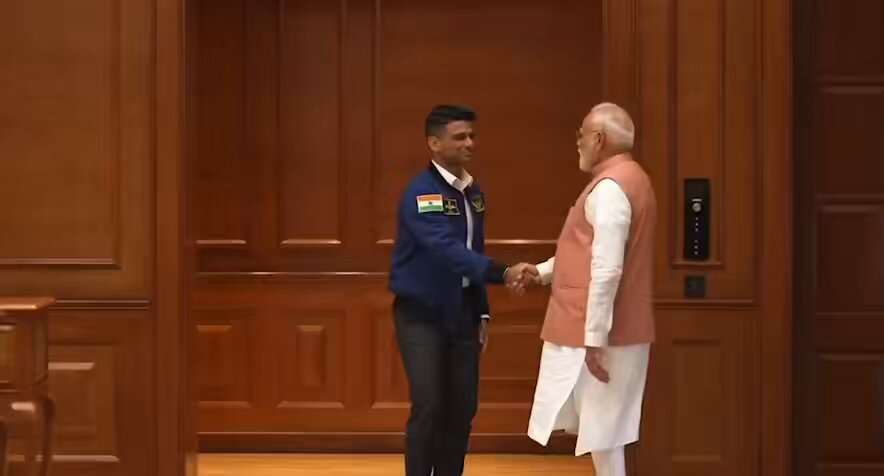 ग्रुप कैप्टन शुभांशु शुक्ला से प्रधानमंत्री नरेंद्र मोदी की मुलाकात। सदन में आज इस पर विशेष चर्चा थी, लेकिन विपक्ष ने स्तरहीन राजनीति करते हुए वॉकआउट कर दिया।