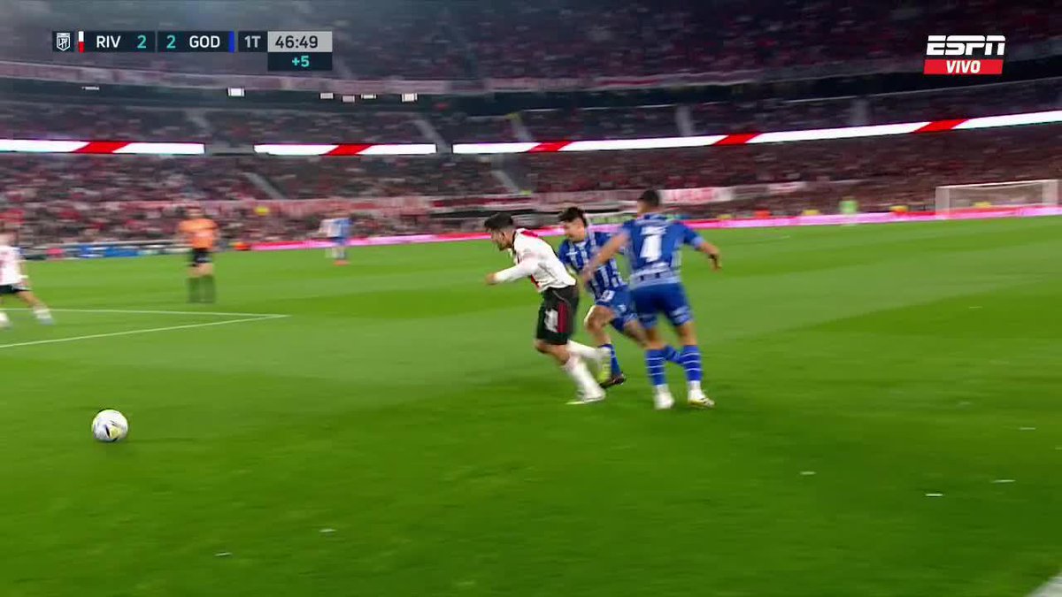 Acuña va a ir al mundial y lo va a jugar de titular, ningún lateral que tenga nacionalidad Argentina es capaz de hacer esto. 35 años y está fresco como una batata.