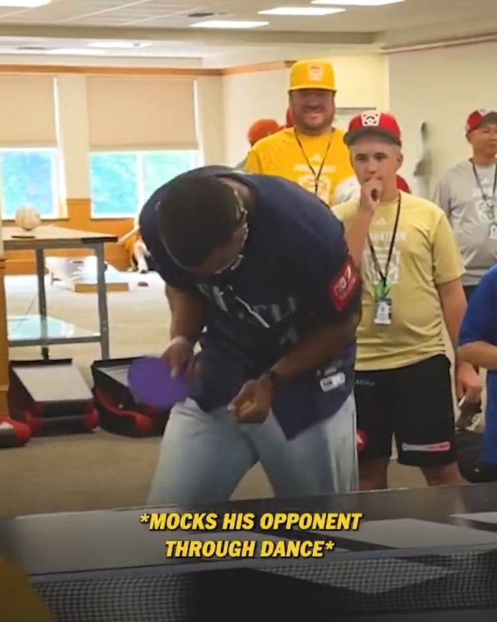 Julio Rodríguez showed absolutely no mercy in this game of ping-pong against his Little Leaguer opponent 😭