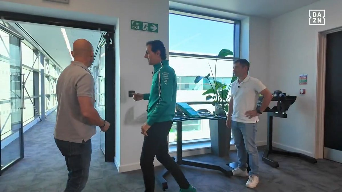 ¡Que casi se nos cuela Antonio Lobato en el túnel de viento de Aston Martin! 🤣🤣🤣 El trío calavera visita la fábrica más vanguardista de toda la F1 ¡Ya en DAZN! 🔗