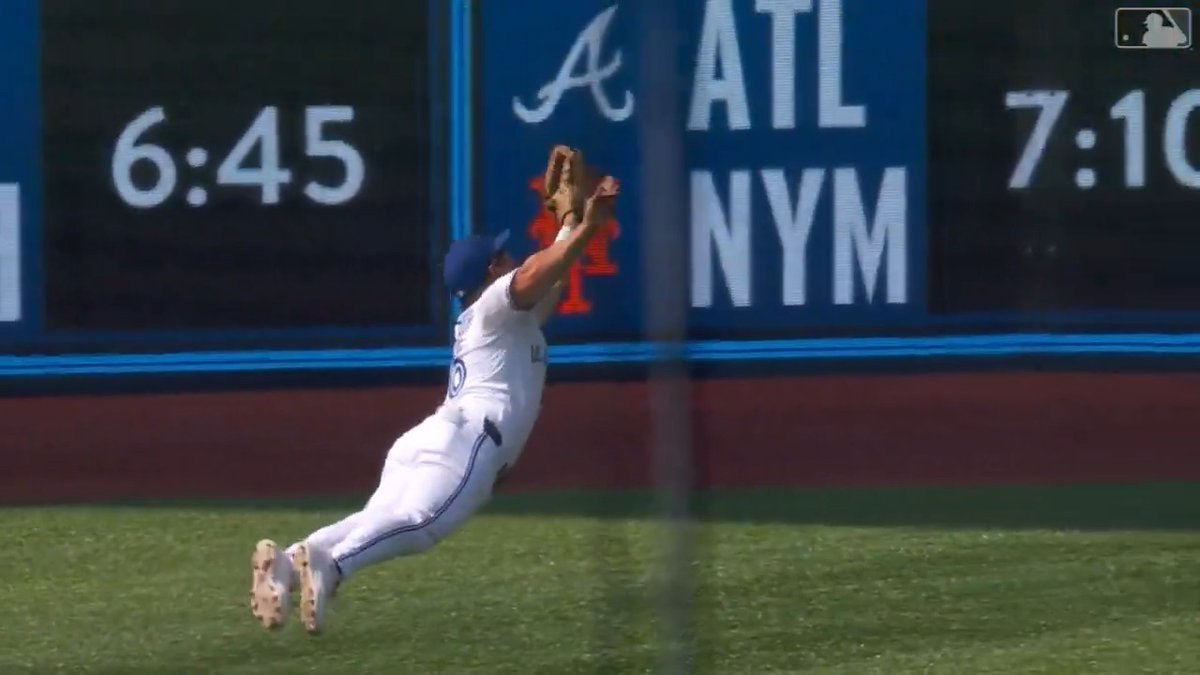 Davis Schneider earns the @Chevrolet Electric Play of the Week with this show-stopping diving catch!