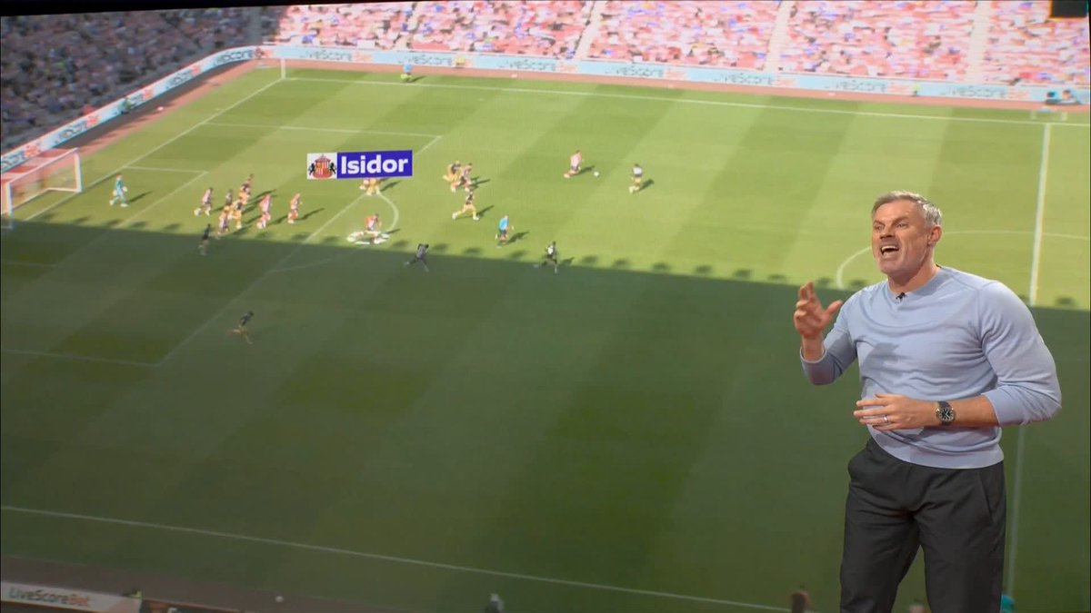"Sunderland won 9 out of 10 aerial duels in both boxes" 😯 Jamie Carragher analyses Sunderland's three goals against West Ham and highlights the importance of aerial duels 🔍