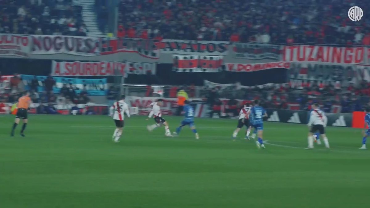 🎥🖼️ Un 𝐠𝐨𝐥𝐚𝐳𝐨 con la firma de Seba Driussi, el festejo del Muñeco y el grito de todo el Mâs Monumental 🏟️
