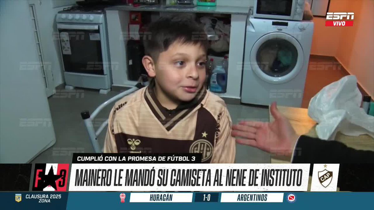 ยกยกDOS AรOS DESPUรS, ESTA HISTORIA TUVO FINAL FELIZ!! Santi, el hincha de Instituto que se hizo viral por pedirle una camiseta a Mainero en #ESPNFรบtbol1, tuvo su premio y recibiรณ la camiseta del crack de Platense. ๐บ #DisneyPlus Plan Premium