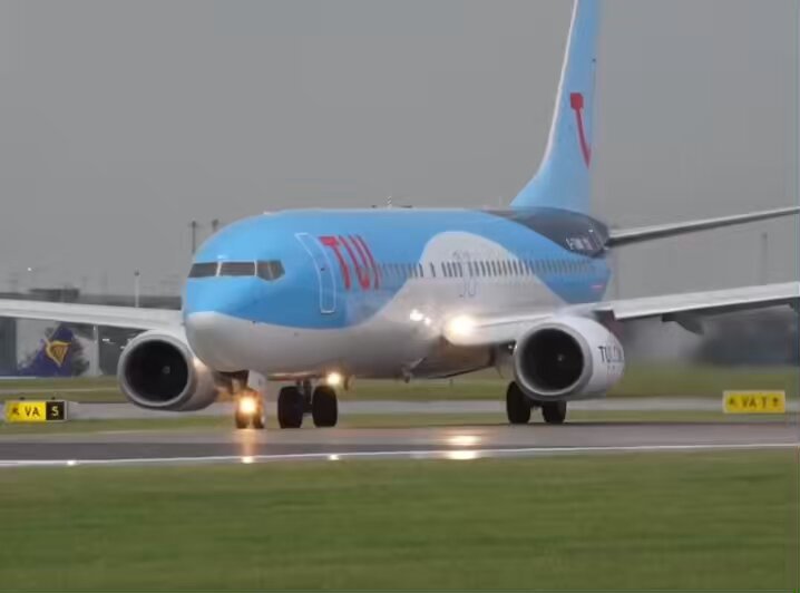 WOAH! Nose gear failure right before takeoff