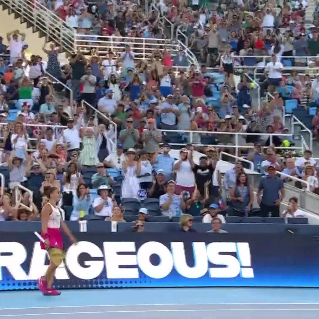 Jasmine Paolini wins an INCREDIBLE point against Iga Swiatek in Cincinnati. This point is Jasmine in a nutshell. Never giving up on any ball. Take a bow. 🇮🇹👏
