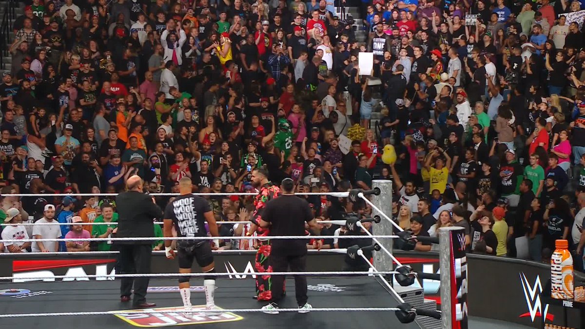 It's open mic night with Paul Heyman in Philly! 😅
