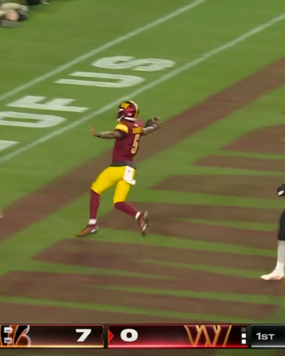 JAYDEN DANIELS DOES IT HIMSELF 🍿🔥