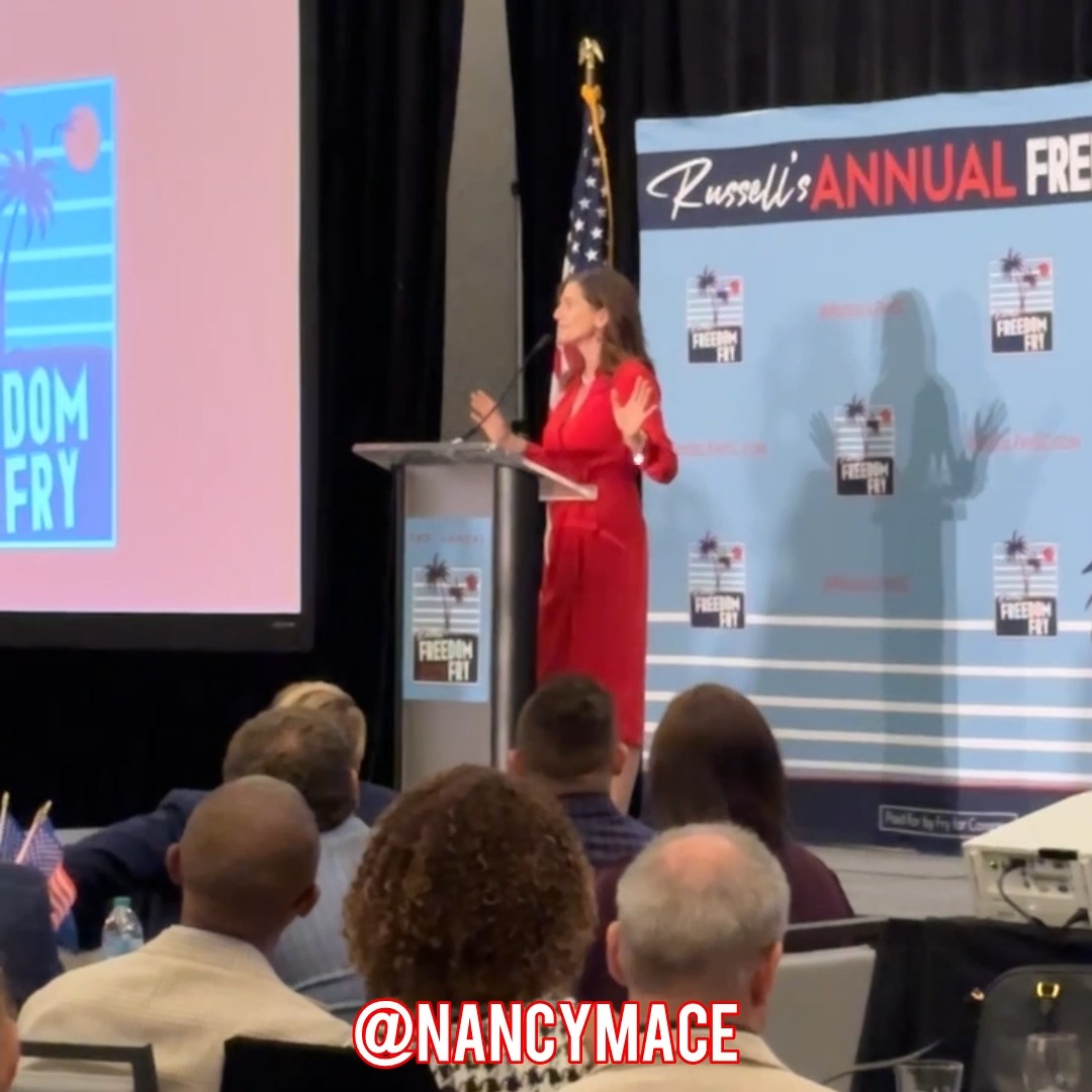 🇺🇸 MAGA Mace took the stage tonight Russell Fry's Annual Freedom Fry! They call me “Trump in High Heels” and tonight we showed up in our red, white &amp; blue pumps!
