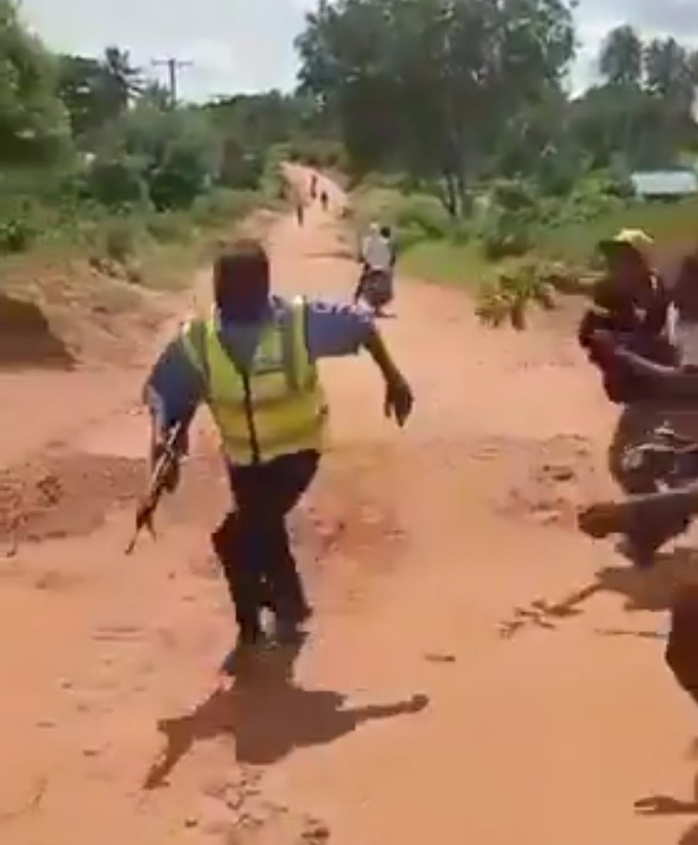 Kenyans, when will you stop chasing after armed police officers?