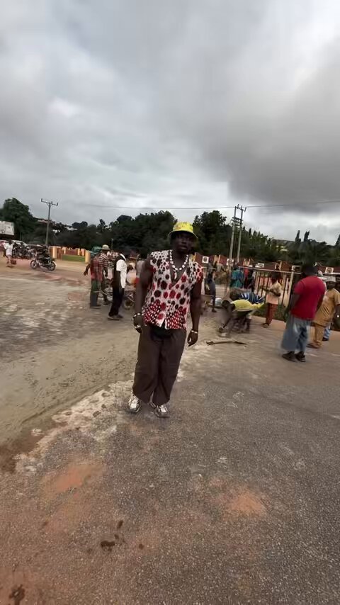 VeryDarkMan and some Auchi youths are creating speed breakers as safety measures to reduce the accident on auchi road and still insisting there’s no Dangote truck movement on the road🧎🏻‍♂️‍➡️ 🛣️