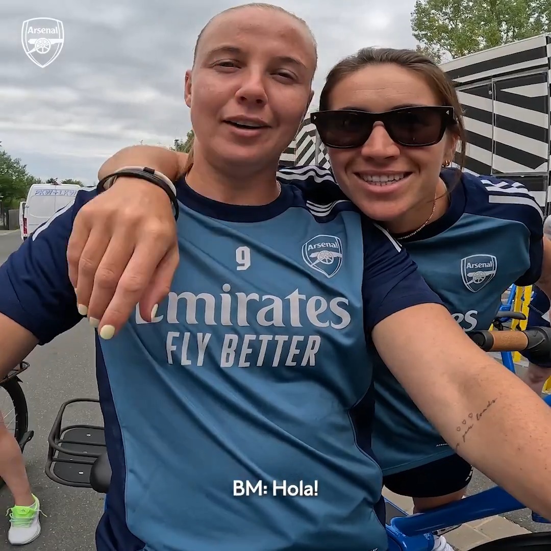 Introducing your bike tour guides this morning: Beth and Alessia 🤩