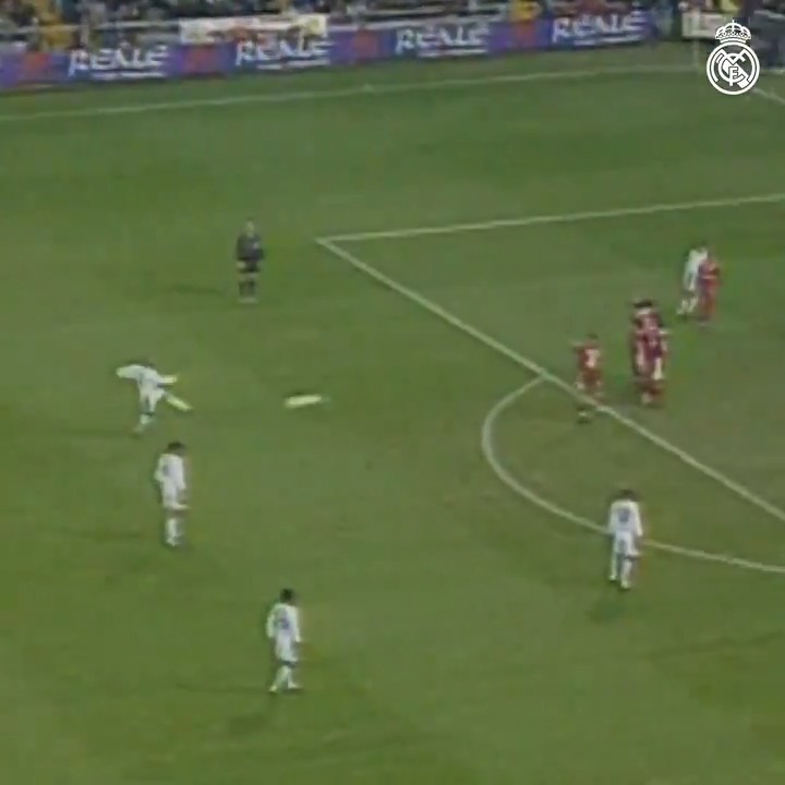 I could watch Roberto Carlos banging in free-kicks all day! 🚀