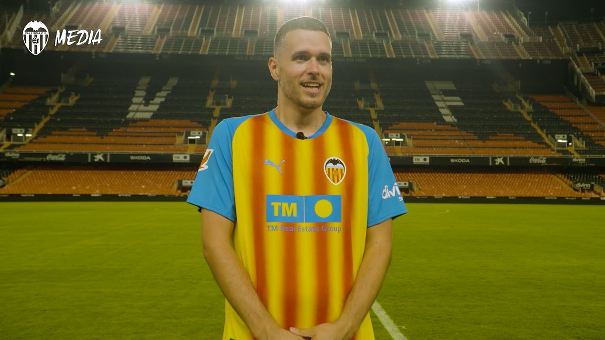 💬 Perxitaa: "Soy valencianista desde pequeño, espero que el Valencia CF gane muchos partidos y disfrutemos del equipo" 🎙️ El creador de contenido charló con VCF MEDIA tras el #ValenciaRealSociedad #ADNVCF 🦇