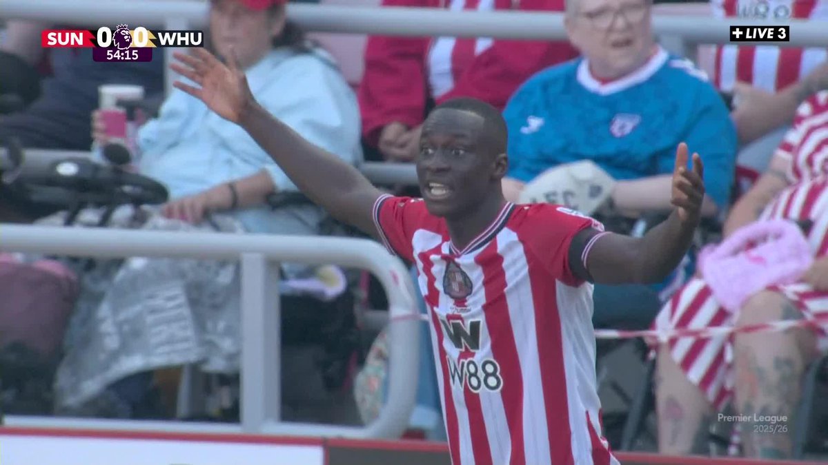 Les débuts réussis de Habib Diarra avec Sunderland ce week-end 🇸🇳 Le milieu sénégalais figure dans l'équipe type de la 1ère journée de #PL 🏴󠁧󠁢󠁥󠁮󠁧󠁿