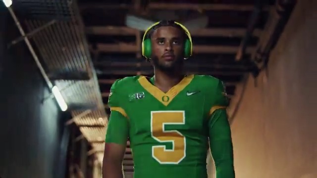 Locked-in with Beats by Dre. Dante MOORE x #BeatsPartner #BeatsElite