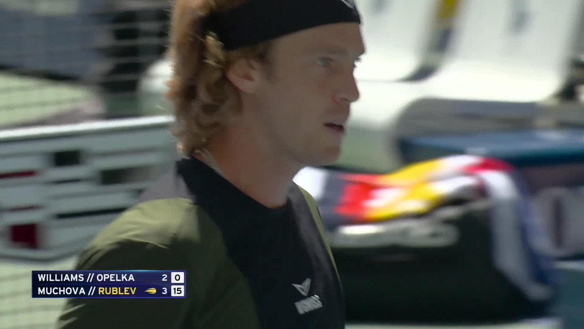 The generation game ๐คฉ Andrey Rublev and Venus Williams going at it from the baseline!