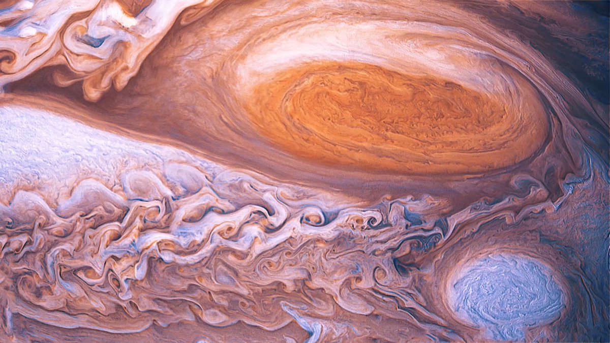 How emergence happens has long been debated amongst physicists, biologists and philosophers alike. A new framework identifies the hierarchical structure thatโs key to how order emerges on macroscopic scales.
