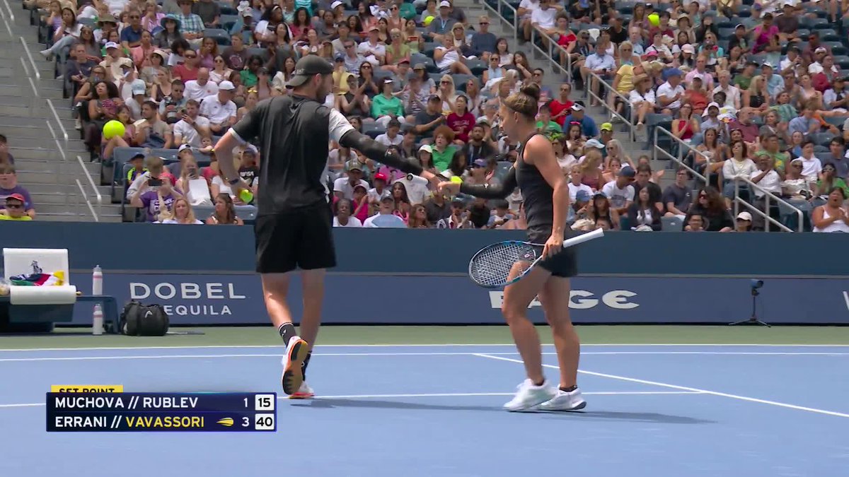 On a roll! Errani/Vavassori claim the first set 4-1 vs Muchova/Rublev.