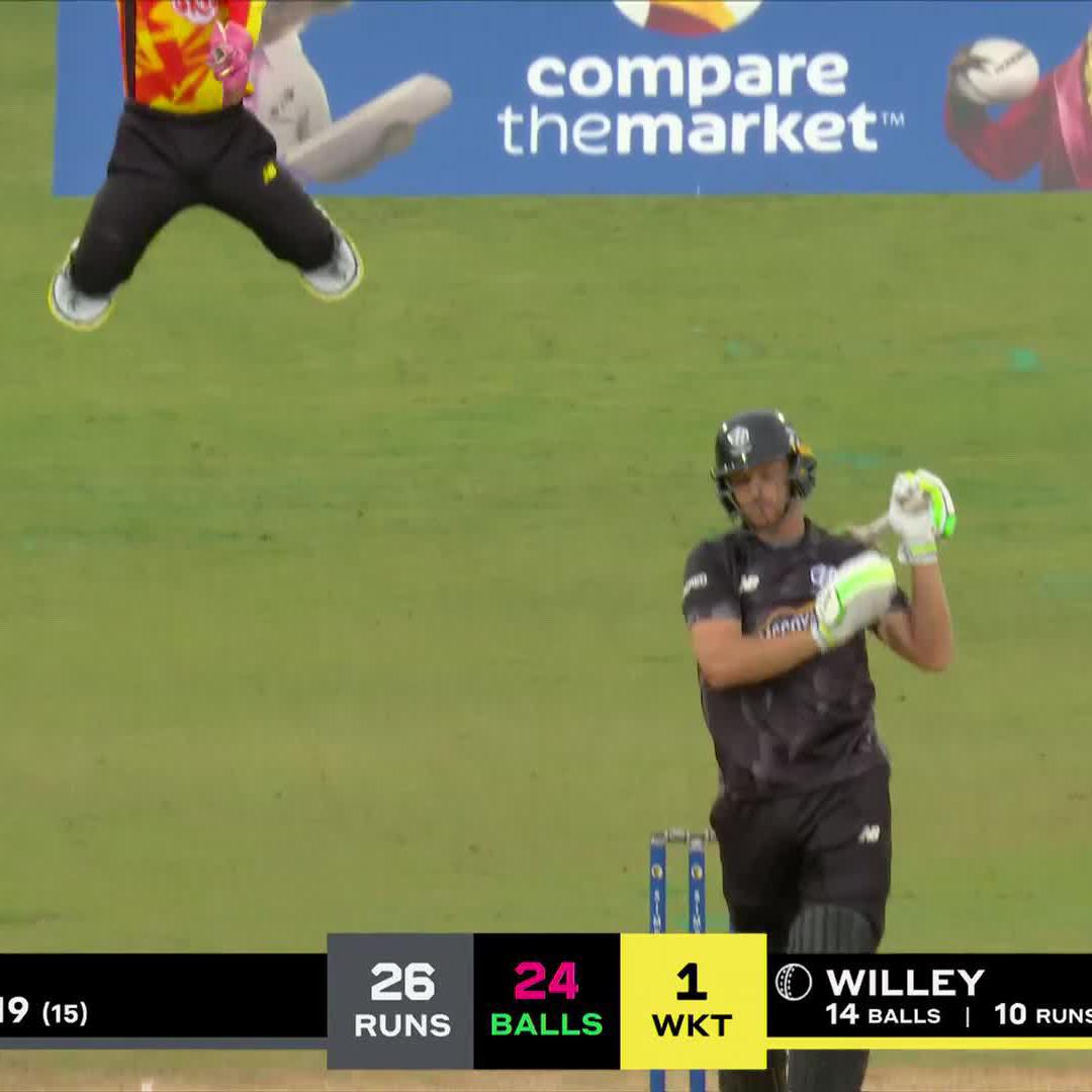 Jos Buttler, Rachin Ravindra. Two big wickets and a an even bigger celebration from David Willey 🚀 #TheHundred | #RoadToTheEliminator