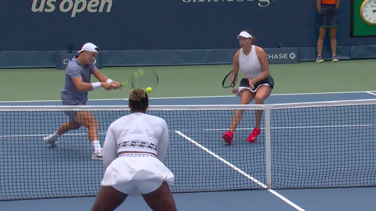 Pure entertainment early on between Shelton/Townsend and Anisimova/Rune! 🎭