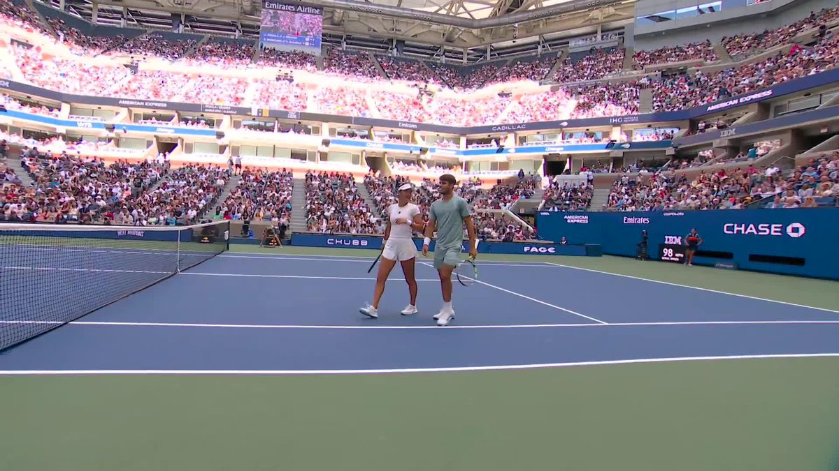 The top-seeded team of Pegula & Draper take the first set on a deciding point!