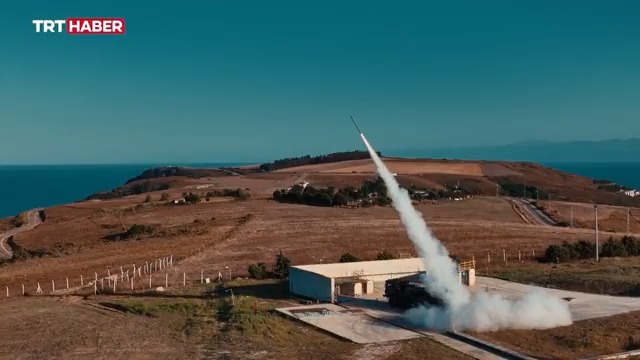 🎯ROKETSAN’ın TRLG-122 füzesi, hafif platformdan yapılan ilk atış denemesinde hedefi tam isabetle vurdu.
