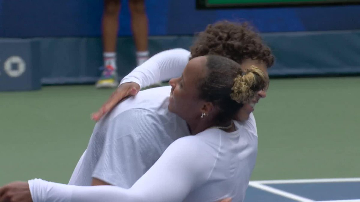 Vibes: immaculate 💯 Townsend/Shelton knock out No.4 seeds Anisimova/Rune 4-2 5-4!