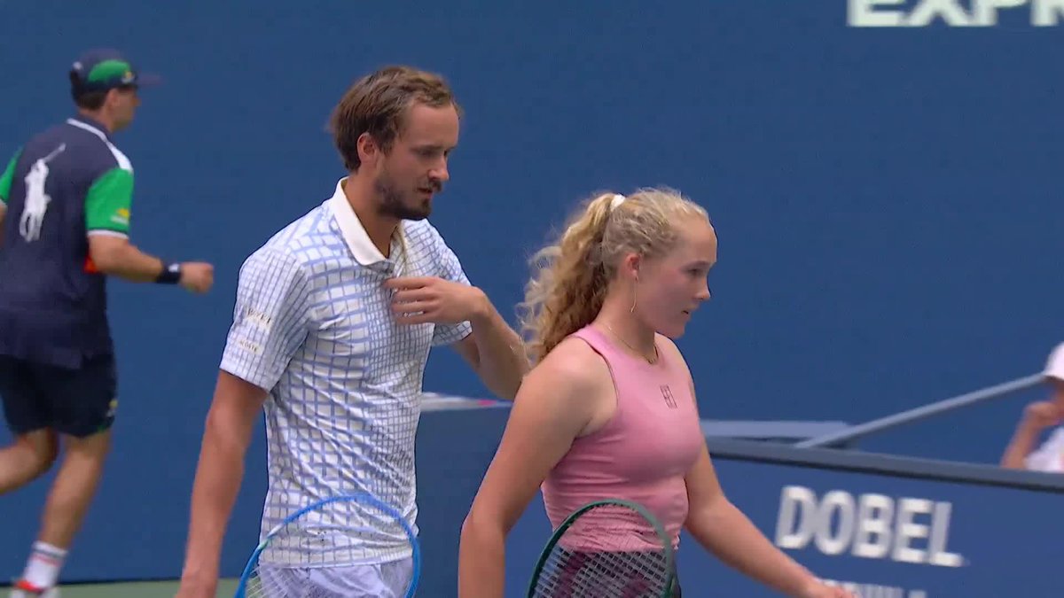 Medvedev and Andreeva off and running! They take the first set 4-2.