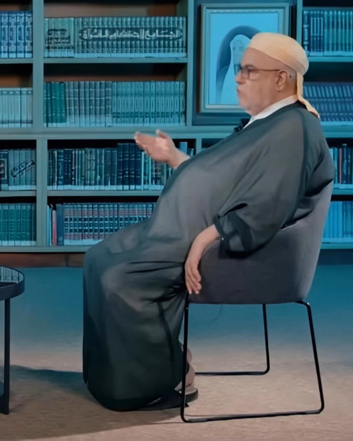 دخلنا عليكم واش هادي فورمة 🫄 👇ديال واحد باغي يحارب الص.هاينة وكرشو سابقاه بسيمانة 🤣؟!؟! اكثر شيء يقدر يحاربو بنكيكي هي شي گسرية ديال الكسكس ويتلاح فوق السداري 😂😂