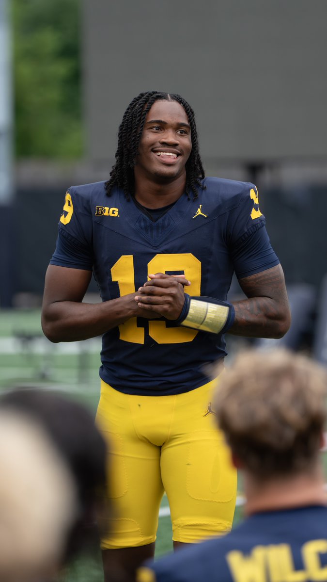 A special gift from the birthday man to his teammates. Bryce Jay Underwood got the guys some new 〽️ Beats by Dre! #GoBlue | #BeatsPartner | #BeatsElite