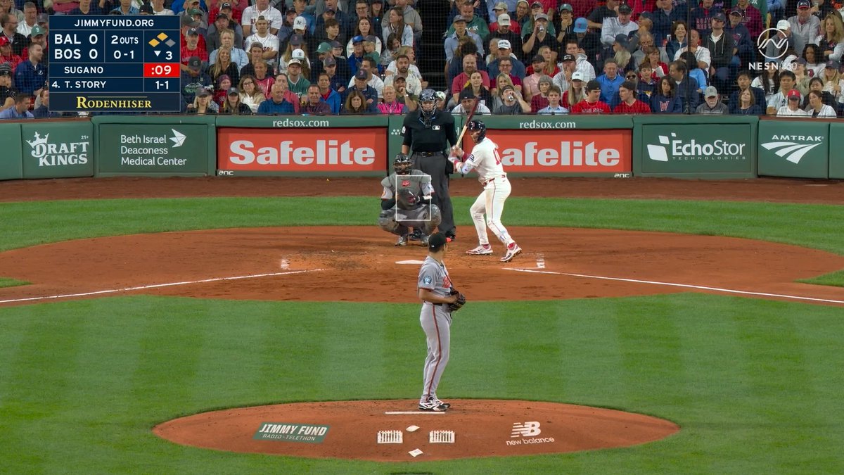 .Lou Merloni: "If you're Connor Wong let's see if you can get him to step off again." Wong: *steps off and gets him to move again* Lou: "Beautiful" What a sequence 🔮
