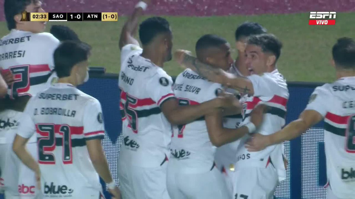 Gol de Sao Paulo Muy temprano, los brasileños se ponen arriba en el Morumbí con gol de André Silva Sao Paulo 1-0 Atlético Nacional ▶️ Mira la 🏆 CONMEBOL #Libertadores en el Plan Premium de #DisneyPlus