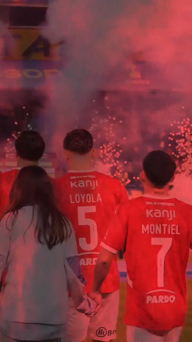 Nosotros en el tablón y ustedes con el corazón. Mañana todos juntos. Todos en casa. #TodoRojo 🔴