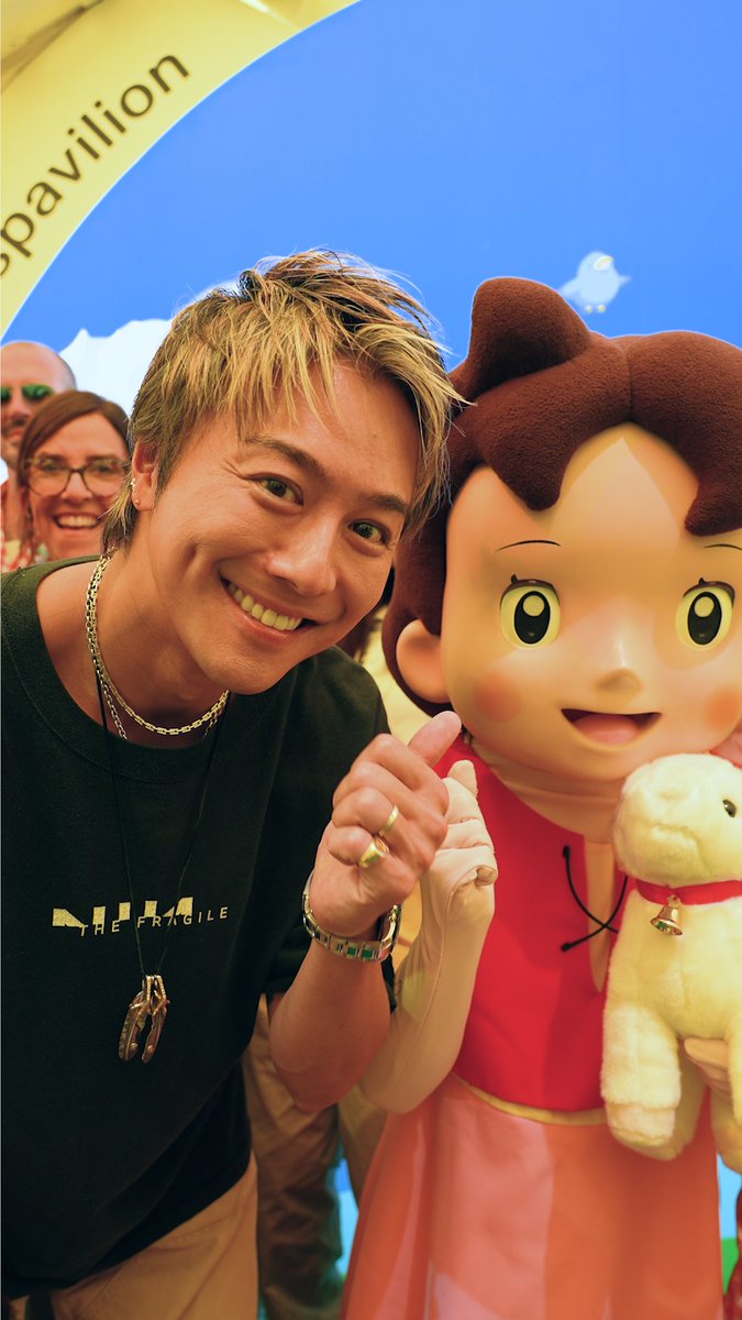 ⋰ #EXILE #TAKAHIRO さんが #スイスパビリオン を訪問🇨🇭 ⋱ #ハイジ も笑顔でお出迎え🐐🔔 初めての万博はいかがでしたか？✨ またのご来場をお待ちしてます🤝 EXILE TAKAHIRO Swiss Pavilion #EXPO2025 #きたぞ万博 #HelloEXPO2025