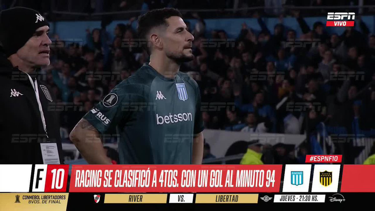¿Qué pasaría por la cabeza de Arias? El arquero de Racing fue reemplazado por Cambeses para los penales, ¡pero la Academia lo ganó en el final ante Peñarol! 📺 Mirá TODA la CONMEBOL #Libertadores por #DisneyPlus Plan Premium