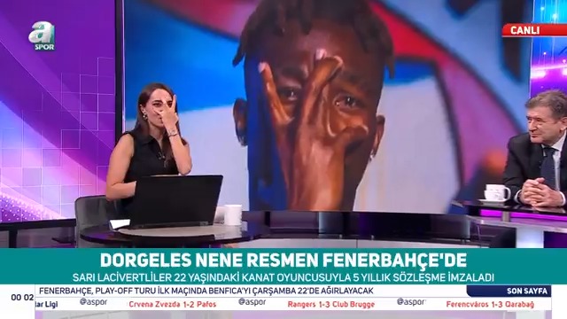 Aspor spikeri, Dorgeles Nene’nin gol sevincini yapmaya çalışıyor.