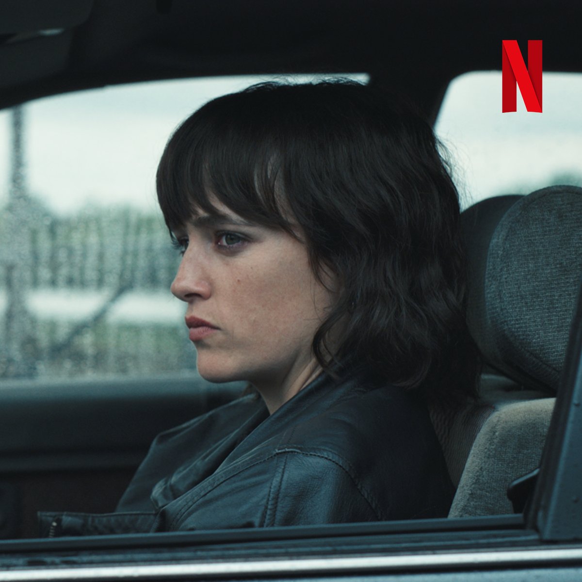 Acabar con ETA no era posible sin arriesgarlo todo. Susana Abaitua protagoniza ‘Un fantasma en la batalla’, una película de Agustín Díaz Yanes y los productores de 'La sociedad de la nieve'. 3 de octubre en cines y el 17 de octubre en Netflix.