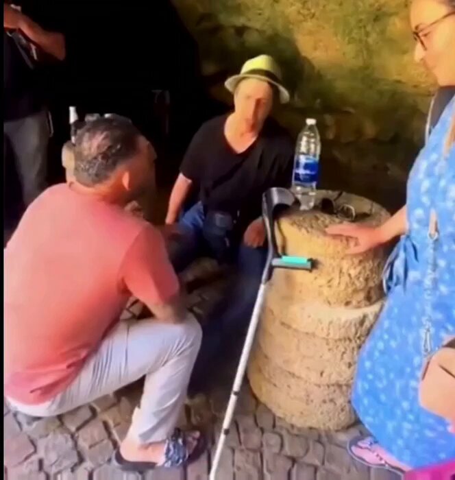 German tourist ends this guy's pain in seconds