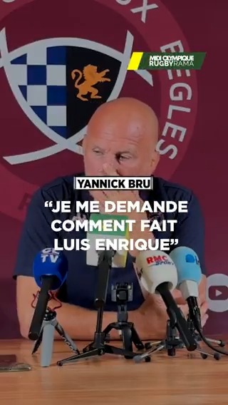 Le manager de l'Union Bordeaux-Bègles Yannick Bru s'est confié sur les cadences infernales du Top 14. En comparant - toutes mesures gardées - avec le rythme effréné du Paris Saint-Germain, il appelle, lui le premier, à calmer le jeu et donner des plages de repos à son staff.