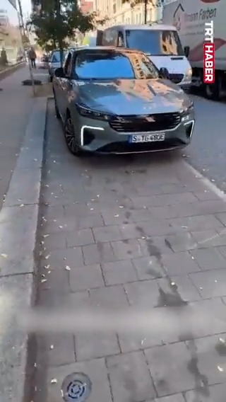Togg'un yeni modeli Almanya sokaklarında görüntülendi. Reklam çekimleri için Hamburg'da olan T10F, büyük beğeni topladı.