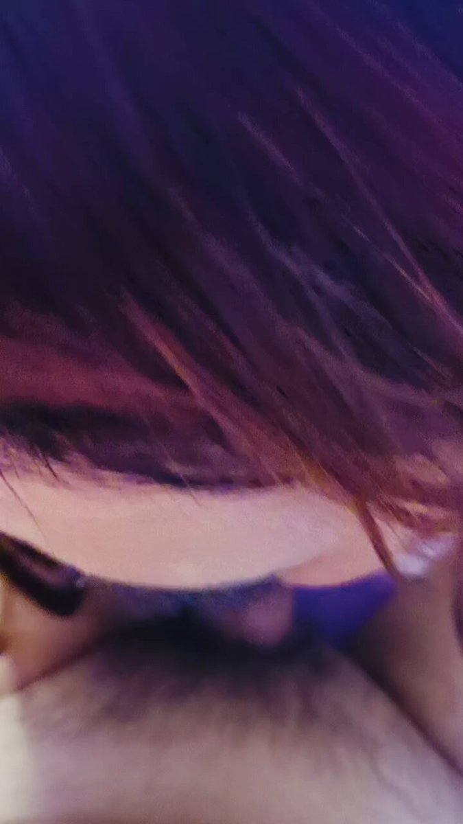 經過上次恆春兩人一夜交流 彼此互換體液後 妹妹對大叔我可以說是念念不忘（我猜的😆）於是乎就有了下面的影片 不過得好好誇獎美眉👍 長的正 口活又好 搖起來也一點都不馬虎 🤭 不過比起把毛剃光 大叔還是更鍾愛有毛的小穴更性感 #屏東 #高雄 #大叔 #紋身 #入珠 #熟女 #單女 #約會 #給你滿滿的情緒價值